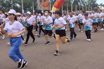 600 người tham gia sự kiện chạy bộ “Không khoảng cách-Không giới hạn” tại Quảng Nam.