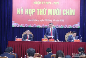 Đồng chí Phan Việt Cường, Ủy viên Trung ương Đảng, Bí thư Tỉnh ủy, Chủ tịch Hội đồng nhân dân tỉnh điều hành thảo luận, lấy phiếu tín nhiệm các chức danh do Hội đồng nhân dân bầu.