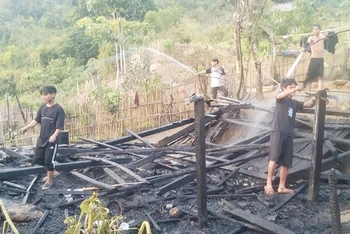 Hiện trường vụ cháy nhà dân tại xã Trà Cang, huyện Nam Trà My, tỉnh Quảng Nam.