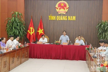 Phó Chủ tịch Ủy ban nhân dân tỉnh Quảng Nam Trần Anh Tuấn phát biểu tại buổi họp báo.