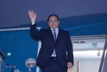 Thủ tướng Phạm Minh Chính rời Hà Nội, sang thăm chính thức CHDCND Lào. (Ảnh: Dương Giang/TTXVN)