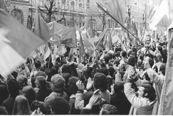 [Ảnh] Việt kiều tại Pháp mừng ngày ký kết Hiệp định Paris 1973