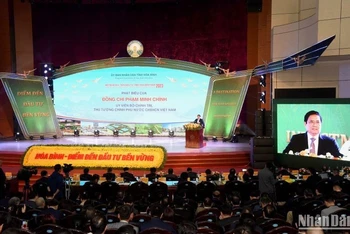 Thủ tướng Phạm Minh Chính phát biểu tại Hội nghị xúc tiến đầu tư tỉnh Hòa Bình. (Ảnh: TRẦN HẢI)