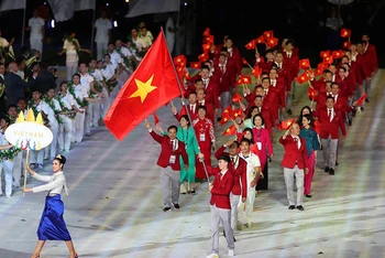 Đoàn Việt Nam diễu hành tại Lễ khai mạc SEA Games 32. (Ảnh: Tuấn Hữu)
