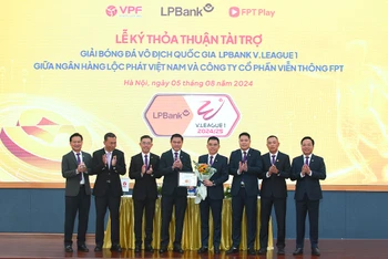  Lễ công bố LPBank tài trợ chính cho V.League 1 2024/2025.