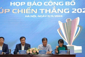 Ban tổ chức họp báo tại Hà Nội.