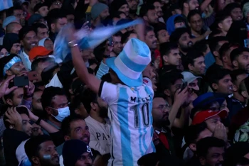 Người hâm mộ Argentina ăn mừng chức vô địch World Cup