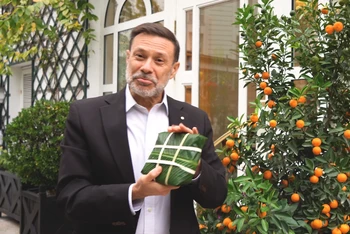 [Video] Đại sứ Australia trải nghiệm các hoạt động Tết truyền thống