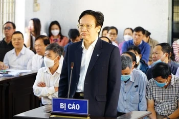 Bị cáo Doãn Hữu Long, nguyên Giám đốc Sở Y tế tỉnh Đắk Lắk tại phiên tòa.