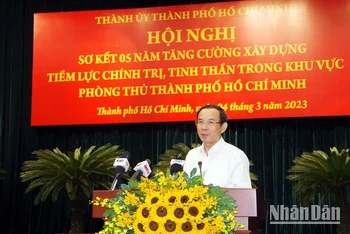 Đồng chí Nguyễn Văn Nên, Ủy viên Bộ Chính trị, Bí thư Thành ủy Thành phố Hồ Chí Minh phát biểu tại hội nghị.