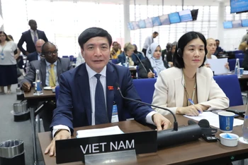 Tổng Thư ký Quốc hội Việt Nam Bùi Văn Cường phát biểu tại hội nghị.