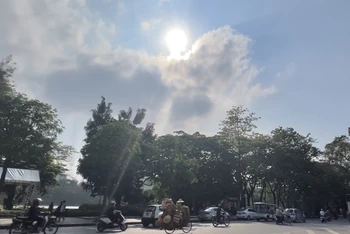 [Video] Hà Nội nắng nóng gay gắt diện rộng