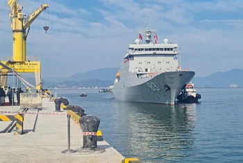 Tàu Thích Kế Quang của Hải quân Trung Quốc cập cảng Đà Nẵng.