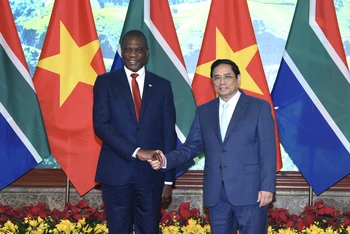 Thủ tướng Phạm Minh Chính tiếp Phó Tổng thống Cộng hòa Nam Phi Paul Mashatile. 