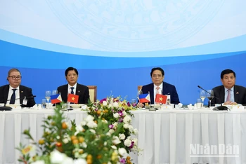 Thủ tướng Chính phủ Phạm Minh Chính và Tổng thống Philippines đồng chủ trì cuộc gặp gỡ với doanh nghiệp hai nước.