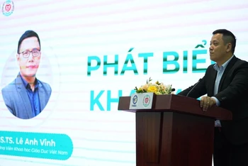 Viện trưởng Khoa học Giáo dục Việt Nam, GS,TS Lê Anh Vinh phát biểu khai mạc tọa đàm. 