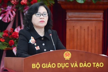 Thứ trưởng Bộ Giáo dục và Đào tạo Ngô Thị Minh phát biểu tại Hội nghị. 