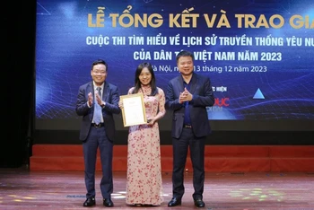 Trao giải Nhất cho tác giả Nguyễn Thị Thiên Sinh, giáo viên Trường Phổ thông dân tộc nội trú tỉnh Bắc Kạn. 