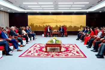 Đại sứ đặc mệnh toàn quyền Liên minh châu Âu tại Việt Nam cùng đoàn công tác đến thăm và làm việc với lãnh đạo thành phố Đà Nẵng. 