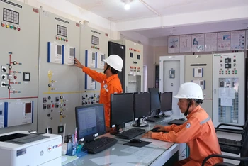 EVNCPC tổ chức kiểm tra, củng cố toàn hệ thống lưới điện, đảm bảo cung cấp điện an toàn, liên tục, tin cậy trong những ngày lễ, tết.