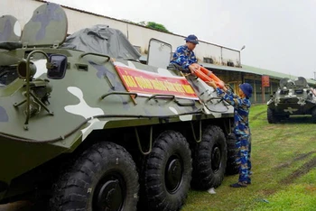 Lữ đoàn 147 Hải quân chuẩn bị phương tiện, quân số, nhu yếu phẩm sẵn sàng cơ động khi có lệnh. 