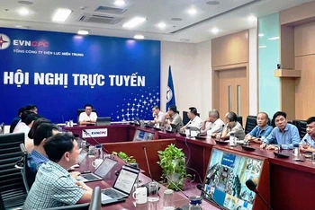 EVNCPC cử 273 kỹ sư, công nhân Điện lực Miền Trung tham gia khắc phục sự cố lưới điện ở miền bắc.