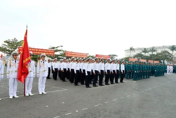 Quang cảnh lễ khai mạc hội thi tàu tốt, hội thao huấn luyện tàu Hải đội Dân quân thường trực.