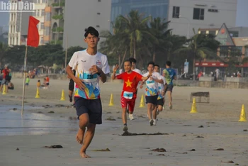 Sôi động Lễ hội thể thao biển Đà Nẵng 2023 - Danang Color Race 2023.