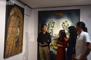 Triển lãm Mỹ thuật trẻ - Đà Nẵng 2023, chính thức khai mạc chiều nay (31/8) tại Bảo tàng Mỹ thuật Đà Nẵng. (Ảnh: ANH ĐÀO)