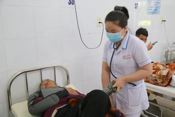 Bệnh viện Đà Nẵng tích cực điều trị cho các nạn nhân bị thương. (Ảnh: ANH ĐÀO)