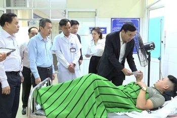 Đà Nẵng: Hỗ trợ nạn nhân trong vụ tai nạn xe khách lao xuống vực