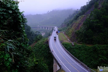 Cơ quan chức năng nhận định, tuyến đường cao tốc La Sơn-Túy Loan hiện có nhiều bất cập, tiềm ẩn nguy cơ mất an toàn giao thông.