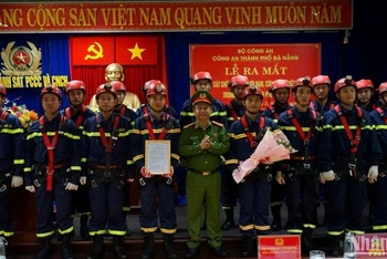 Công an thành phố Đà Nẵng tổ chức lễ ra mắt Tổ cảnh sát chữa cháy và cứu nạn, cứu hộ đặc biệt tinh nhuệ trên cạn và dưới nước, sáng ngày 31/10. (Ảnh: ANH ĐÀO)