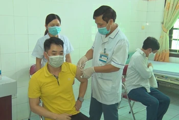 Hà Nam tiếp tục thực hiện tiêm vaccine phòng Covid-19 mũi 3 cho trẻ từ 12 đến dưới 18 tuổi.