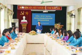 Đồng chí Chủ tịch Hội Liên hiệp phụ nữ Việt Nam làm việc với Ban chấp hành Hội Liên hiệp phụ nữ tỉnh Hà Nam.