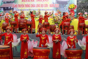 Màn biểu diễn trống hội.