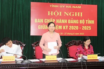 Các đồng chí Thường trực Tỉnh ủy Hà Nam chủ trì Hội nghị.