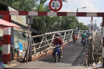 Cầu Rạch Đỉa nằm trên trục đường Lê Văn Lương thuộc xã Phước Kiển huyện Nhà Bè, kết nối quận 7, Thành phố Hồ Chí Minh. Sau hàng chục năm khai thác, đến nay công trình này đang xuống cấp.