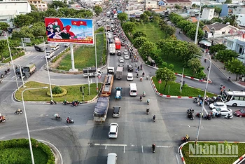 Chiều 30/8, trong ngày làm việc cuối cùng trước kỳ nghỉ lễ Quốc khánh, giao thông tại khu vực cửa ngõ phía tây Thành phố Hồ Chí Minh không xảy ra tình trạng kẹt xe nhiều .