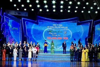 Các doanh nghiệp, các nhà tài trợ ủng hộ Quỹ Bảo trợ trẻ em Việt Nam tại chương trình "Mùa xuân cho em".