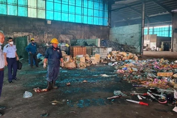 Cục Quản lý thị trường tỉnh Bà Rịa-Vũng Tàu tiến hành tiêu hủy lượng hàng hóa là tang vật vi phạm hành chính bị tịch thu.