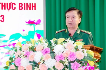 Đại tá Nguyễn Trìu Mến – Bí thư Đảng ủy, Chính ủy Bộ đội Biên phòng tỉnh Sóc Trăng phát động đợt thi đua.