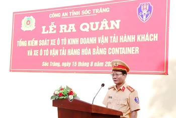 Thượng tá Phạm Quốc Khái, Trưởng phòng Cảnh sát giao thông, Công an tỉnh Sóc Trăng, phát biểu tại lễ ra quân.