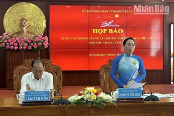 Trưởng Ban Tổ chức lễ hội Huỳnh Thị Diễm Ngọc phát biểu tại cuộc họp báo.
