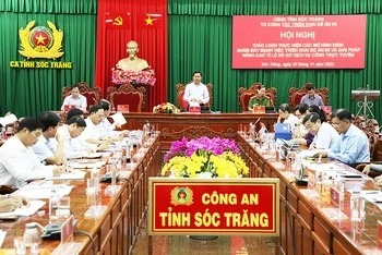  Đồng chí Trần Văn Lâu - Chủ tịch UBND tỉnh Sóc Trăng phát biểu tại Hội nghị