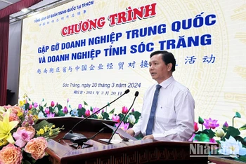 Chủ tịch Ủy ban nhân dân tỉnh Sóc Trăng Trần Văn Lâu phát biểu tại buổi gặp.