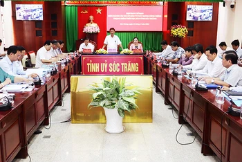 Bí thư Tỉnh ủy Sóc Trăng Lâm Văn Mẫn chỉ đạo hội nghị.