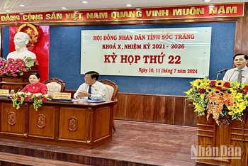 Chủ tịch Ủy ban nhân dân tỉnh Sóc Trăng Trần Văn Lâu công bố Quyết định số 602/QĐ-TTg của Thủ tướng Chính phủ. 
