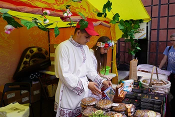 Lễ hội Ngày bánh gừng là một trong những lễ hội lớn ở thành phố Tula, thu hút nhiều người dân Nga đến vui chơi, mua sắm.