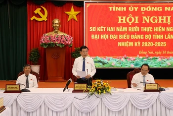 Các đồng chí Thường trực Tỉnh ủy Đồng Nai chủ trì hội nghị.